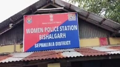 Photo of महिला का अपहरण, लापता महिला की बेटी थाने की हिरासत में