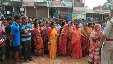 Photo of युवती के लापता होने से चिंतित स्थानीय निवासियों ने पुलिस स्टेशन में प्रतिनियुक्ति की