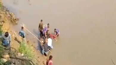 Photo of गोमती नदी से एक महिला का शव बरामद किया गया