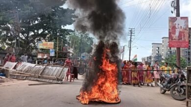Photo of सैकड़ों परिवारों ने सड़क जाम कर शिकायत की कि सरकार ने वादाखिलाफी की है, उन्हें सिर छुपाने के लिए जगह नहीं मिली है