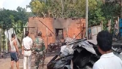 Photo of आग से नष्ट हुए रबर हाउस से कई लाख रुपये का नुकसान होने का अनुमान है