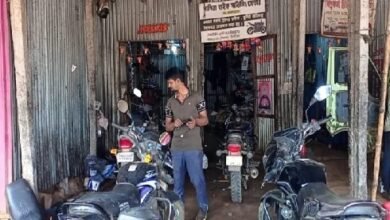 Photo of पानी देने की बात करते हुए चोर ने मोबाइल फोन झपट लिया