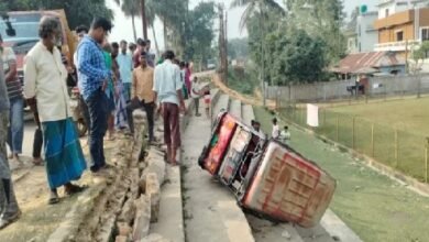 Photo of बोलेरो ने टॉमटॉम को बैक गियर से टक्कर मारी, चार लोग गंभीर रूप से घायल हो गए