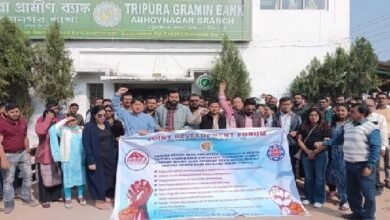 Photo of दस सूत्री मांगों को लेकर चार संगठनों ने संयुक्त रूप से त्रिपुरा ग्रामीण बैंक के सामने किया प्रदर्शन