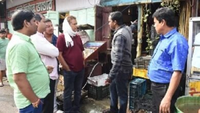 Photo of बिजली के शॉर्ट सर्किट से जीबी मार्केट में लगी आग, तीन दुकानें क्षतिग्रस्त