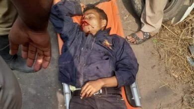 Photo of मालवाहक ऑटो और स्कूटी की टक्कर में स्कूटी चालक गंभीर रूप से घायल