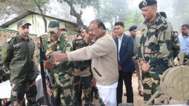 Photo of राज्यपाल ने युवराजनगर में सीमा रक्षक की सीमा चौकी का दौरा किया