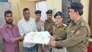 Photo of पूर्वी अगरतला थाने की पुलिस ने घर से चोरी हुए सोने के आभूषणों को बरामद कर असली मालिक को सौंप दिया
