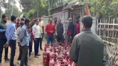 Photo of प्रशासन ने गुप्त सूचना के आधार पर अवैध रूप से भंडारित रसोई गैस सिलेंडर बरामद किया