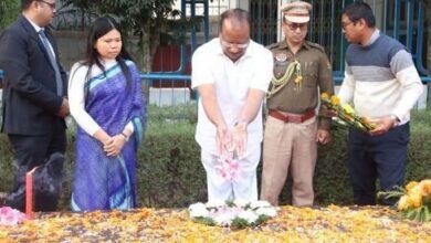 Photo of राज्यपाल ने शहीद दिवस पर प्रतिमा परिसर और गांधी वेदी पर पुष्पांजलि अर्पित की, महात्मा गांधी के अहिंसक आंदोलन ने स्वतंत्रता संग्राम में महत्वपूर्ण भूमिका निभाई थी: राज्यपाल