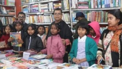 Photo of समाज कल्याण और सामाजिक शिक्षा मंत्री ने दिव्यांग छात्रों के साथ पुस्तक मेले का दौरा किया