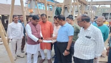 Photo of एमबी टीला बाजार का आधुनिक और वैज्ञानिक तरीके से किया जा रहा विकास, महापौर ने किया निर्माण कार्य का दौरा