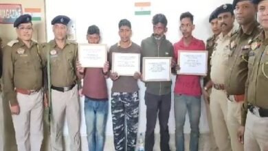 Photo of चार चोर गिरफ्तार, चोरी के सोने के आभूषण व कार बरामद