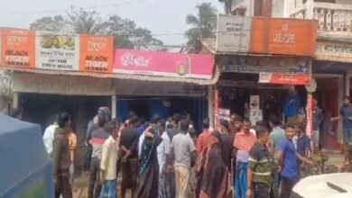 Photo of मेलाघर बाजार कमेटी ने चोर को रंगे हाथों पकड़ कर पुलिस के हवाले किया