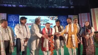 Photo of विगत में जो भाषाएं लुप्त हुई हैं, उनके लिए प्रशासन जिम्मेदार है, मातृभाषा को न भूलें, मातृभाषा के माध्यम से लोग अपनी भावनाएं व्यक्त कर सकते हैं: मंत्री रतन लाल नाथ