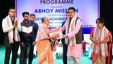 Photo of बाढ़ पीड़ितों के बीच राहत सामग्री वितरण समारोह: बाढ़ राहत में हर स्तर के नागरिकों की मदद भविष्य में मिसाल बनेगी: मुख्यमंत्री