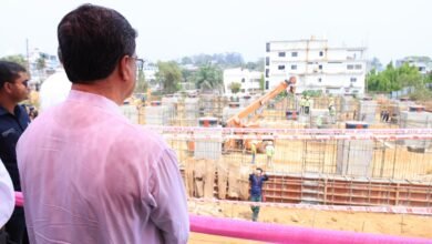 Photo of मुख्यमंत्री ने गोरखाबस्ती में निर्माणाधीन बहुमंजिला प्रशासनिक भवन का किया निरीक्षण