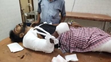 Photo of कार की टक्कर से एक बिजली कर्मचारी गंभीर रूप से घायल हो गया