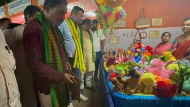 Photo of 5 दिवसीय सिपाहीजाला जिला स्थित वस्त्र मेले का उद्घाटन, राज्य के हस्तशिल्प एवं बुनाई उद्योग को आगे बढ़ाने के प्रयास किए गए हैं: हथकरघा, हस्तशिल्प एवं रेशम उद्योग मंत्री