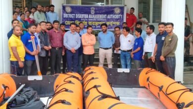 Photo of सहकारिता मंत्री ने बाढ़ में उपयोग के लिए बिलोनिया और शांतिबाजार के एसडीएम को नावें सौंपीं