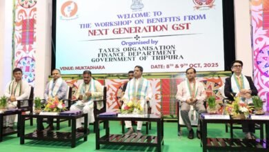 Photo of अगली पीढ़ी की जीएसटी कार्यशाला, जीएसटी दर सुधार से किसानों, श्रमिकों और समाज के सभी वर्गों को लाभ होगा: मुख्यमंत्री ऑनलाइन डेस्क, 8 अक्टूबर, 2025: जीएसटी प्रणाली में सुधार एक जनोन्मुखी निर्णय है। जीएसटी दर सुधार से मध्यम वर्ग से लेकर किसानों और श्रमिकों तक, समाज के सभी वर्गों को लाभ होगा। मुख्यमंत्री प्रोफेसर (डॉ.) माणिक साहा ने आज मुक्तधारा सभागार में ‘अगली पीढ़ी की जीएसटी’ नामक दो दिवसीय कार्यशाला का उद्घाटन करते हुए यह बात कही। यह कार्यशाला वित्त विभाग द्वारा भारतीय चार्टर्ड एकाउंटेंट्स संस्थान के सहयोग से आयोजित की गई थी। कार्यक्रम में चर्चा में भाग लेते हुए, मुख्यमंत्री प्रोफेसर (डॉ.) माणिक साहा ने कहा कि प्रधानमंत्री नरेंद्र मोदी विश्वास और आत्मविश्वास के प्रतीक हैं। वह देश के कल्याण के लिए जो कहते हैं, उसे करते हैं। एक राष्ट्र एक कर प्रणाली लागू करने का साहस दिखाने वाले वे पहले व्यक्ति हैं। 1 जुलाई, 2017 को 5-स्तरीय जीएसटी प्रणाली शुरू की गई थी। जिससे भारत की वित्तीय व्यवस्था में काफी सुधार हुआ है। वर्तमान में भारत विश्व की चौथी सबसे बड़ी अर्थव्यवस्था बन गया है। मुख्यमंत्री ने आंकड़े देते हुए बताया कि वित्तीय वर्ष 2020-21 में देश ने 11.37 लाख करोड़ रुपये, वित्तीय वर्ष 2021-22 में 148.3 लाख करोड़ रुपये, वित्तीय वर्ष 2022-23 में 18.08 लाख करोड़ रुपये और वित्तीय वर्ष 2023-24 में 20.18 लाख करोड़ रुपये जीएसटी संग्रह किया। प्रधानमंत्री 2047 तक भारतीय अर्थव्यवस्था को 30 ट्रिलियन अमेरिकी डॉलर बनाने के लिए काम कर रहे हैं। मुख्यमंत्री ने यह भी कहा कि एक रिपोर्ट के अनुसार, जीएसटी दर सुधार से मध्यम वर्ग के खर्च में हर महीने 4 प्रतिशत की कमी आएगी। इसके अलावा, इस नई प्रणाली से भ्रष्टाचार मुक्त वातावरण बनेगा, परिवहन लागत में लगभग 33 प्रतिशत की कमी आएगी और ईंधन की लागत कम होगी। मुख्यमंत्री ने कहा कि प्रधानमंत्री नरेंद्र मोदी ने घरेलू उत्पादों के उपयोग और घरेलू पर्यटन के विकास पर विशेष जोर दिया है। ताकि देश का पैसा देश में ही रहे। भारत का विकास आज स्पष्ट दिखाई दे रहा है। भारत के इस विकास कार्यक्रम को विभिन्न तरीकों से कमजोर करने के प्रयास भी किए जा रहे हैं। हमें इससे सावधान रहना होगा। मुख्यमंत्री ने कहा कि नए जीएसटी सुधारों के माध्यम से दूध, छोले और ब्रेड को पूरी तरह से कर-मुक्त कर दिया गया है। साबुन, शैम्पू, टूथपेस्ट, साइकिल सहित आम घरेलू उत्पादों पर कर घटाकर केवल 5 प्रतिशत कर दिया गया है। इसी प्रकार, नमकीन खाद्य पदार्थ, सॉस, पास्ता, नूडल्स, चॉकलेट, मक्खन और घी जैसे पैकेज्ड खाद्य पदार्थों को अब 12 प्रतिशत या 18 प्रतिशत से घटाकर केवल 5 प्रतिशत कर दिया गया है। जीवन बीमा और स्वास्थ्य बीमा पॉलिसियों को जीएसटी से पूरी तरह मुक्त कर दिया गया है। जीवन रक्षक दवाओं, चिकित्सा उपकरणों, डायग्नोस्टिक किट और उपकरणों को शून्य या न्यूनतम 5 प्रतिशत कर के दायरे में लाया गया है। व्यापार और वाणिज्य को आसान बनाने के लिए, जटिल जीएसटी संरचना को दो स्तरों में सरल बनाया गया है। किसानों के लिए ट्रैक्टर, चावल काटने की मशीन और उर्वरक अब केवल 5 प्रतिशत कर के दायरे में हैं। बुनियादी ढांचे के विकास के लिए सीमेंट कर को 28 प्रतिशत से घटाकर 18 प्रतिशत कर दिया गया है। कार्यक्रम में चर्चा में भाग लेते हुए वित्त मंत्री प्रणजीत सिंह रॉय ने कहा, “जीएसटी। इस सुधार से मध्यम वर्ग और किसानों को लाभ होगा। शिक्षा क्षेत्र को भी लाभ होगा। जीवन रक्षक दवाओं की कीमतें कम होंगी। लोगों की क्रय शक्ति बढ़ेगी।” कार्यक्रम में वित्त सचिव अपूर्व रॉय, राज्य कर के मुख्य आयुक्त डॉ. अकिंचन सरकार, रांची के अतिरिक्त राज्य कर आयुक्त एल., भारतीय चार्टर्ड एकाउंटेंट्स संस्थान के उपाध्यक्ष सीए उमेश शर्मा ने भी अपने विचार रखे।