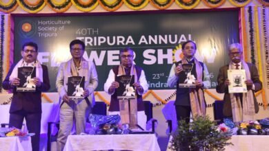Photo of रवींद्र कानन में फूलों और बहारी पत्तों की प्रदर्शनी: राज्य में अब 59,100 लोग फूलों की खेती कर रहे हैं: कृषि मंत्री