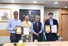 Photo of जहाजरानी, बंदरगाह और जलमार्ग मंत्रालय ने भारत के शिपबिल्डिंग क्षेत्र में कौशल विकास को बढ़ावा देने के लिए कोइका के साथ कार्यान्वयन योजना पर हस्ताकक्षर किए