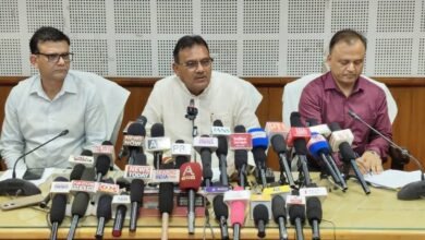 Photo of फाइनेंस मिनिस्टर ने एक प्रेस कॉन्फ्रेंस में बताया कि ग्रुप-C और ग्रुप-D के कर्मचारियों, पेंशनर्स और अनियमित कर्मचारियों को पूजा ग्रांट में बढ़ोतरी की गई है।