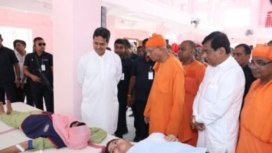 Photo of रामकृष्ण मिशन ब्लड डोनेशन कैंप में मुख्यमंत्री ने कहा, समाज के कमजोर, लाचार और पिछड़े लोगों की भलाई के लिए काम करने में ही जीवन का असली मतलब है