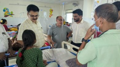 Photo of डिस्ट्रिक्ट मजिस्ट्रेट ने सांस लेने में दिक्कत के साथ हॉस्पिटल में भर्ती स्टूडेंट्स के बारे में पूछा