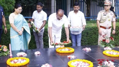 Photo of गवर्नर ने गांधी जयंती पर श्रद्धांजलि दी